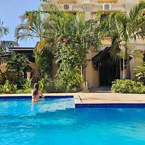Golden Tulip Stone Town Boutique